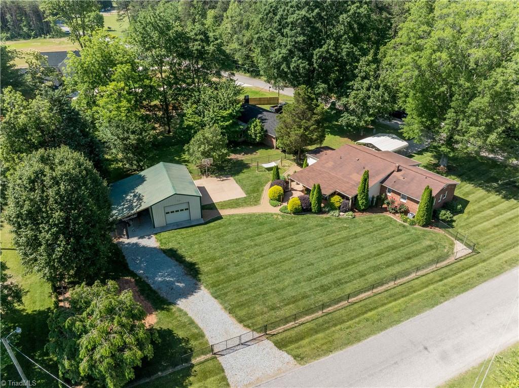 795 Morris Road Winston-Salem, NC 27101 - Photo 28 of 32 Flat fenced in backyard