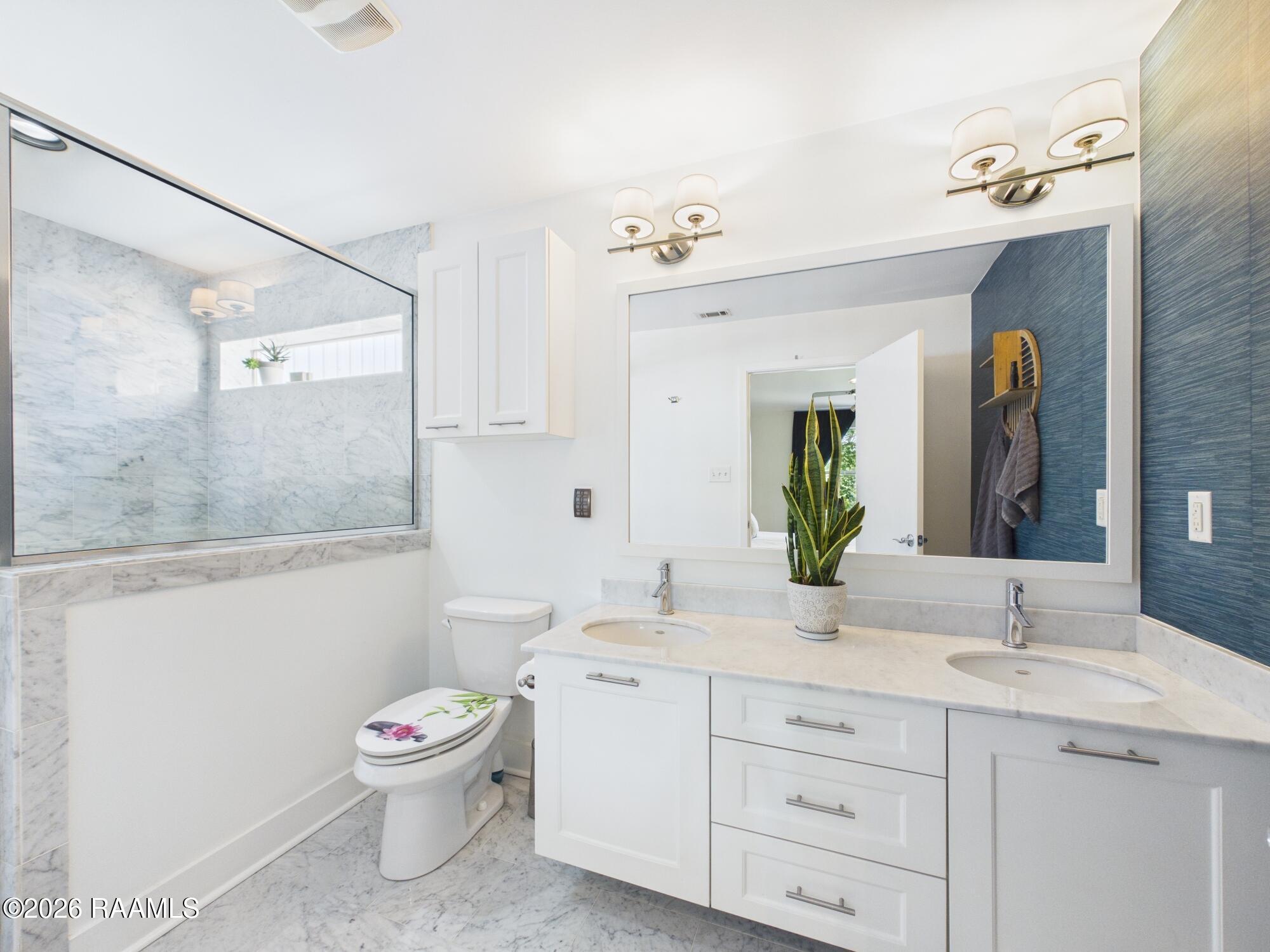 1201 South College Road, Unit 22 Lafayette, LA 70503 - Photo 22 of 41 Primary Bath