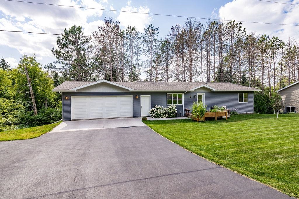 29 Hillside Road Esko, MN 55733 - Photo 1 of 34