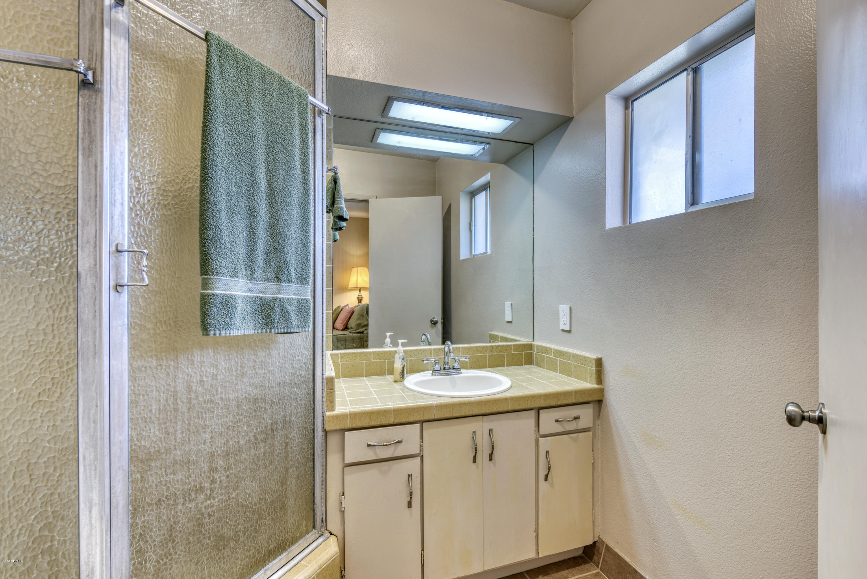 215 East Griswold Road Phoenix, AZ 85020 - Photo 11 of 31 Master Bathroom