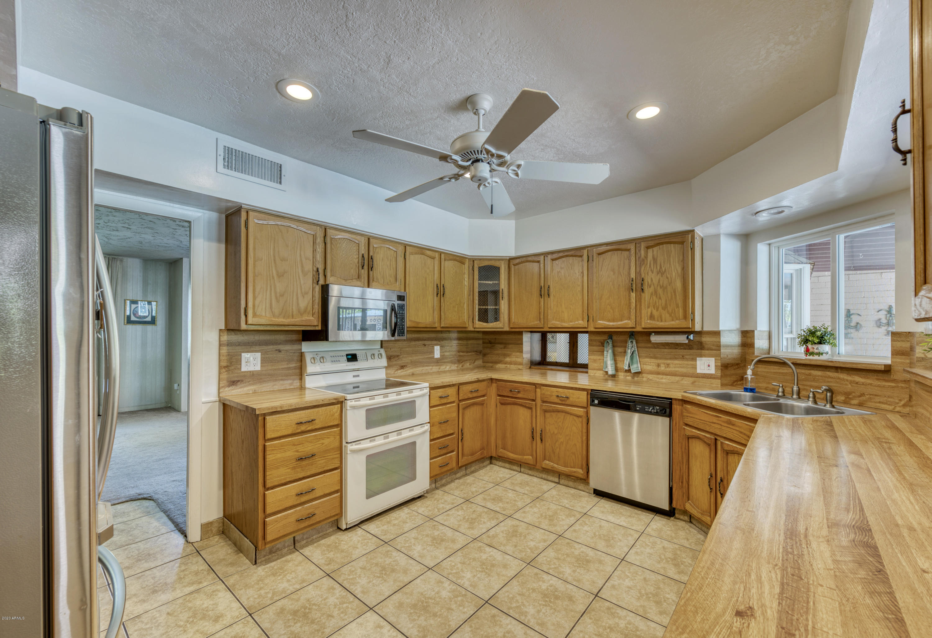 215 East Griswold Road Phoenix, AZ 85020 - Photo 14 of 31 Kitchen