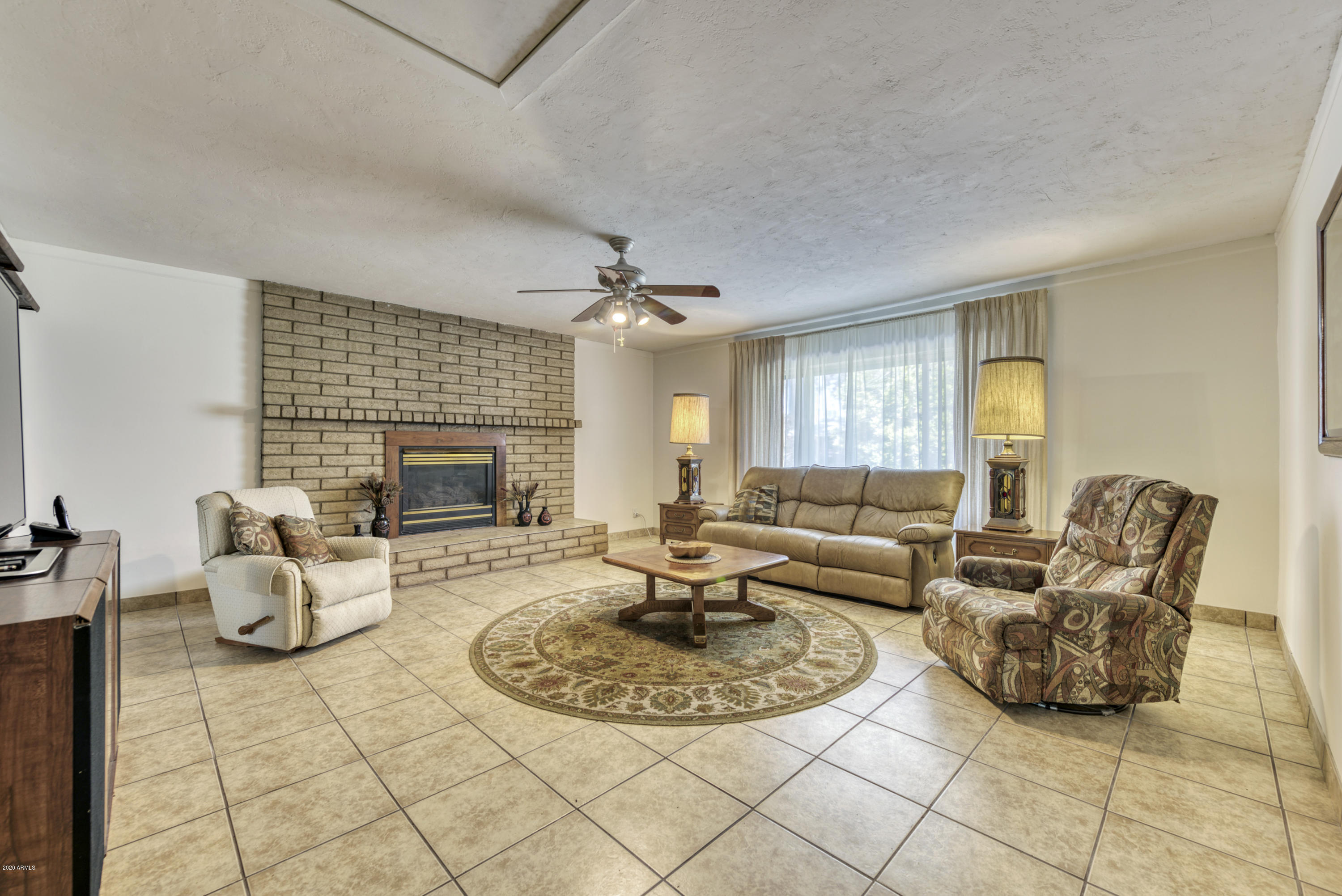 215 East Griswold Road Phoenix, AZ 85020 - Photo 15 of 31 Family Room
