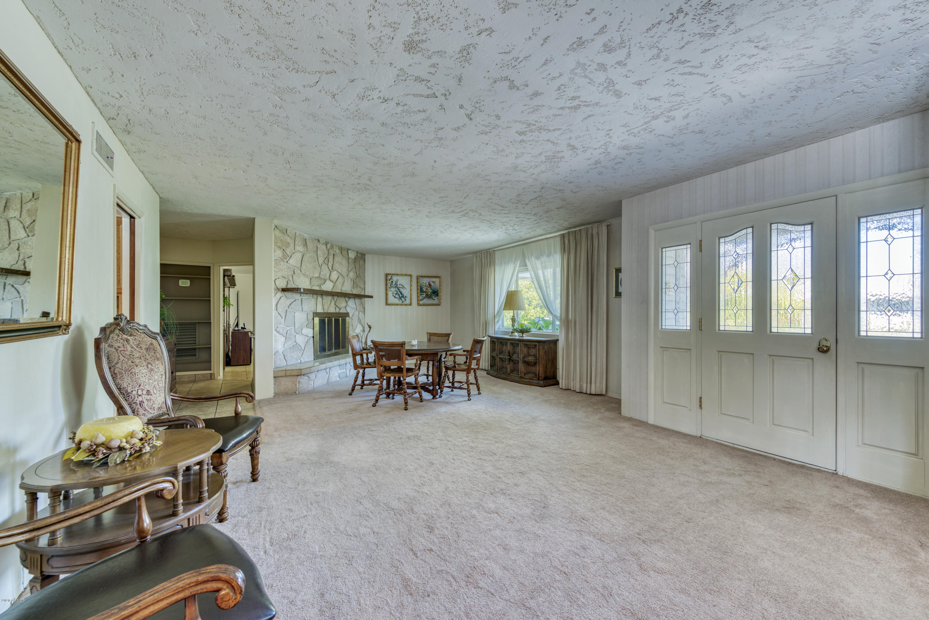 215 East Griswold Road Phoenix, AZ 85020 - Photo 5 of 31 Foyer ~ Dining Room