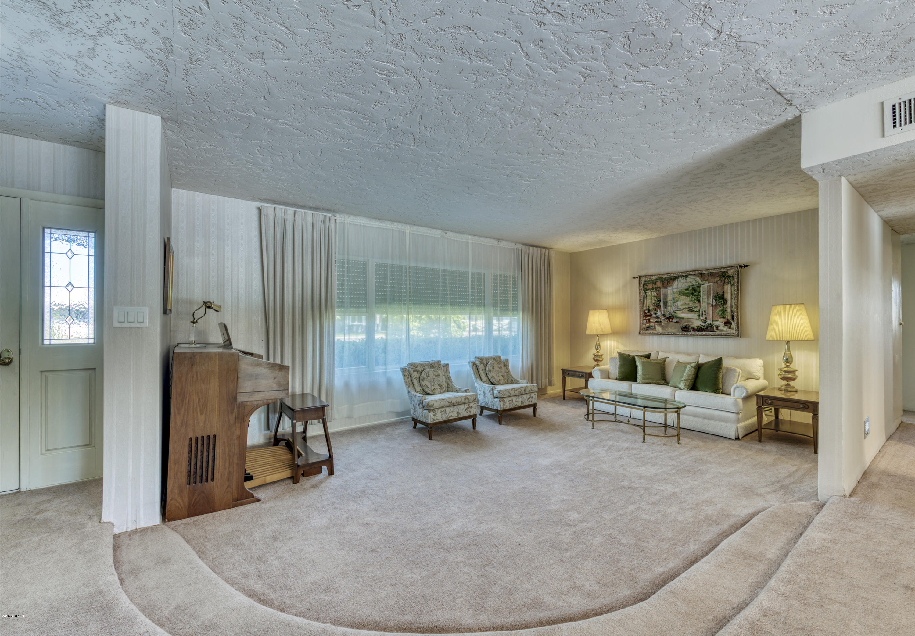 215 East Griswold Road Phoenix, AZ 85020 - Photo 7 of 31 Living Room
