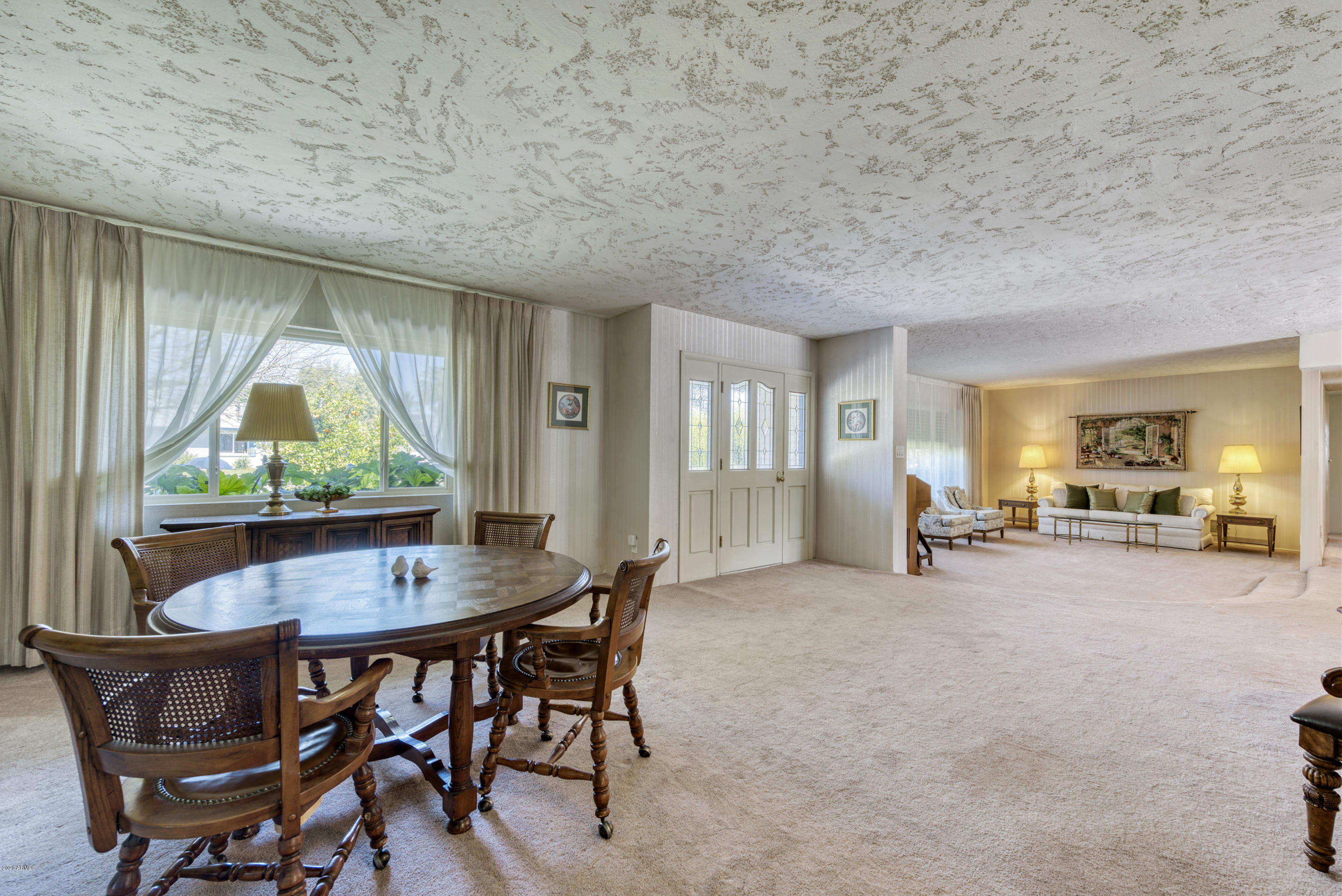 215 East Griswold Road Phoenix, AZ 85020 - Photo 9 of 31 Dining ~ Living Room