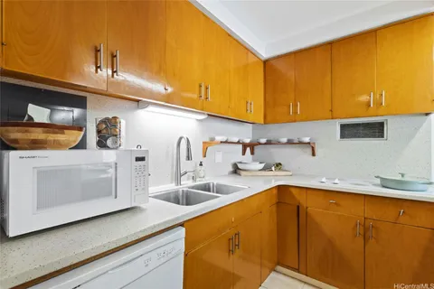 $865,000 | 1350 Ala Moana Boulevard, Unit 2711, Honolulu, HI 96814