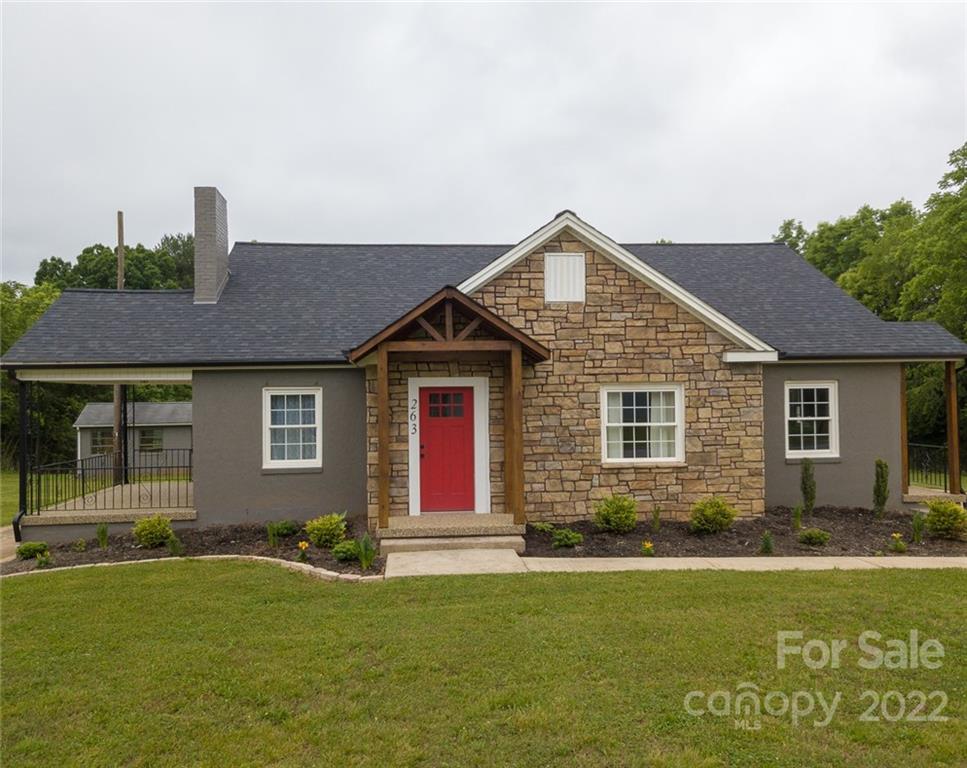263 McCrary Place Lenoir, NC 28645 - Photo 21 of 40 a front view of house with yard and green space