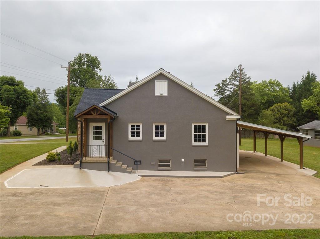 263 McCrary Place Lenoir, NC 28645 - Photo 25 of 40 a house view with a outdoor space