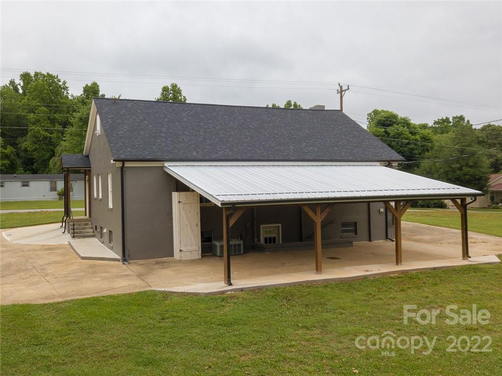 263 McCrary Place Lenoir, NC 28645 - Photo 26 of 40 a backyard of a house with yard table and chairs
