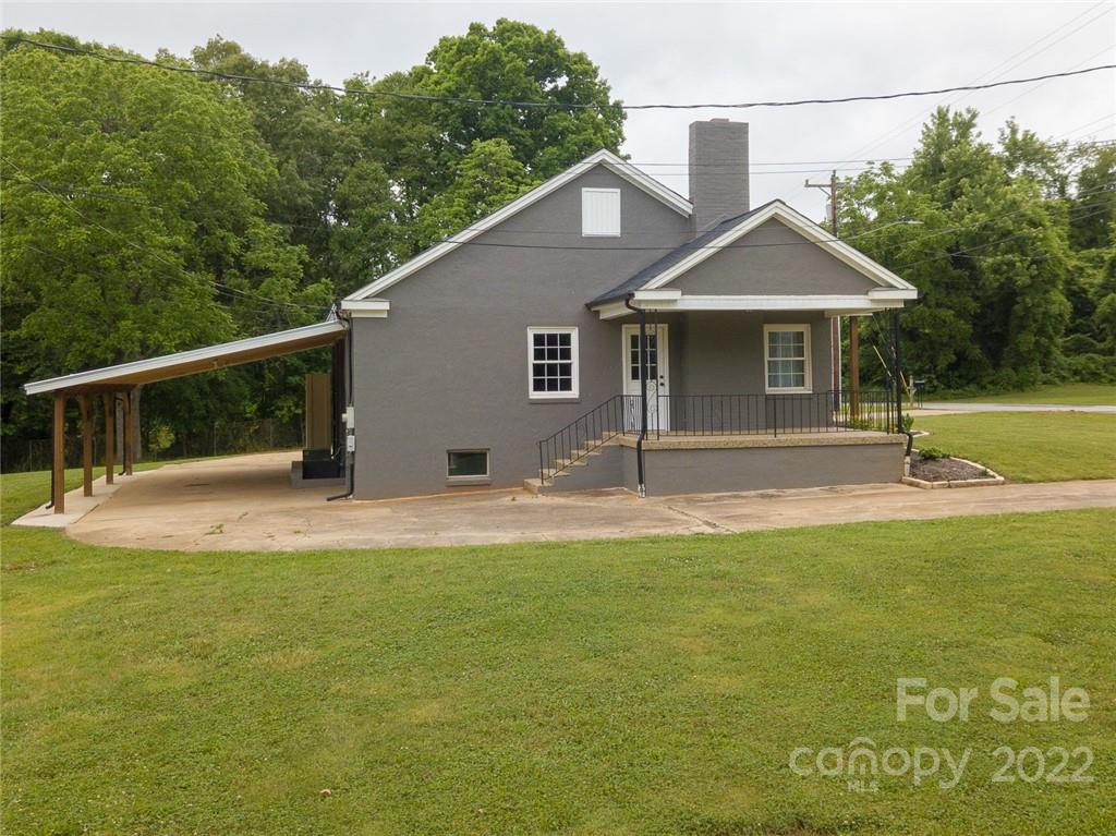 263 McCrary Place Lenoir, NC 28645 - Photo 28 of 40 a front view of a house with a yard
