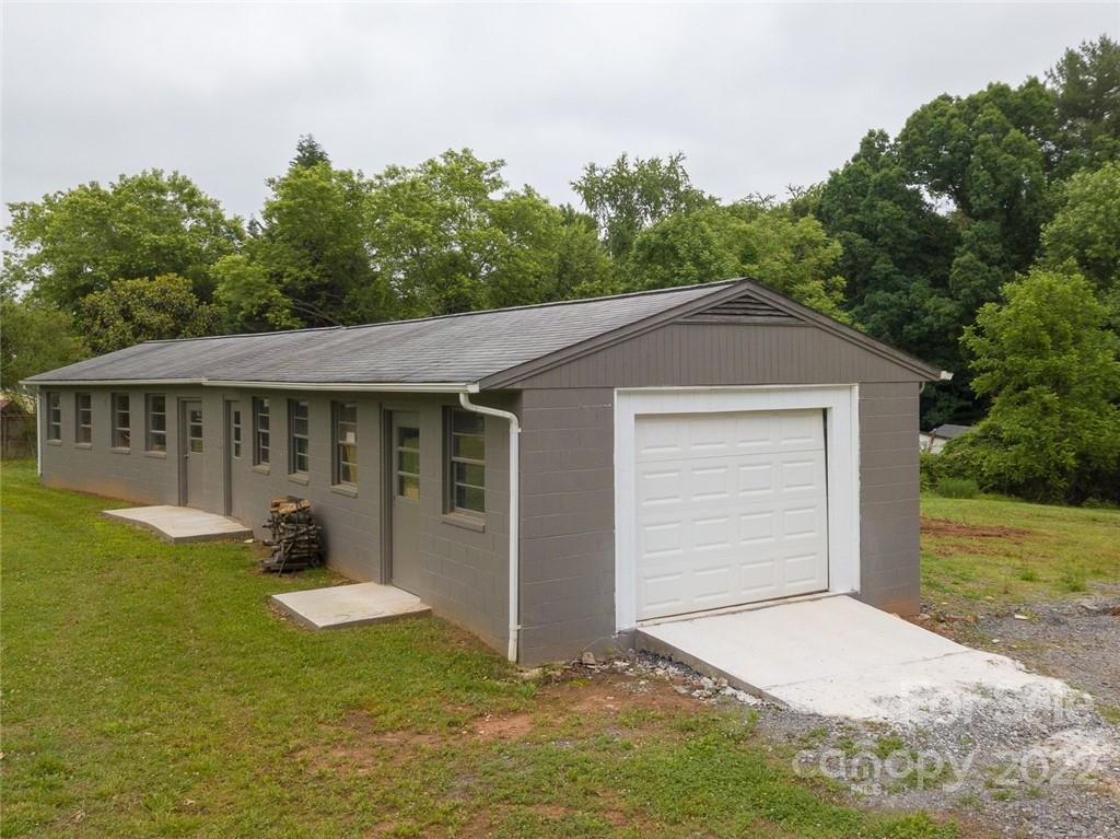 263 McCrary Place Lenoir, NC 28645 - Photo 29 of 40 a front view of a house with a yard