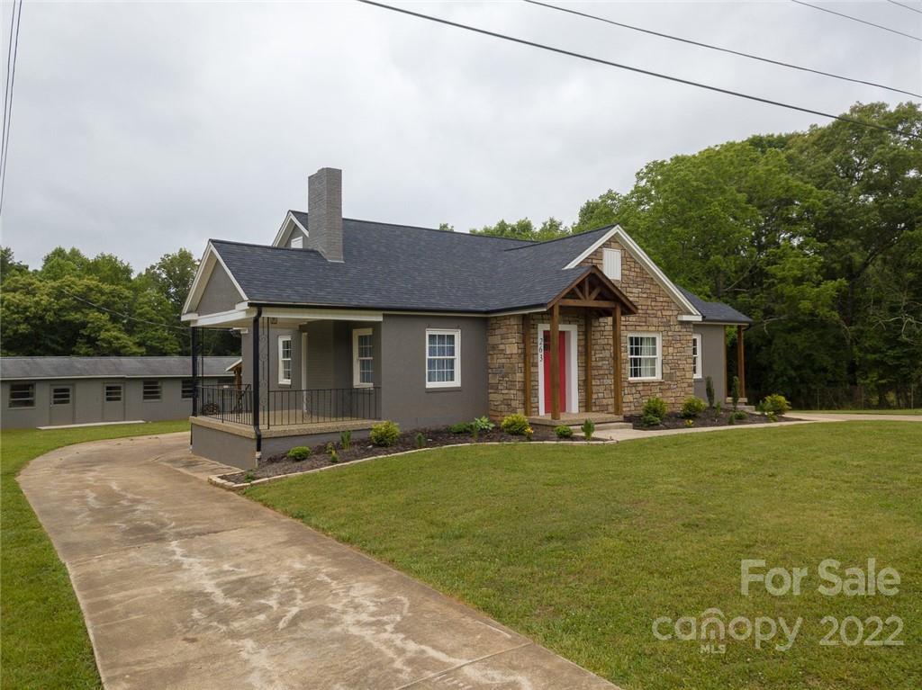 263 McCrary Place Lenoir, NC 28645 - Photo 30 of 40 a front view of a house with a yard