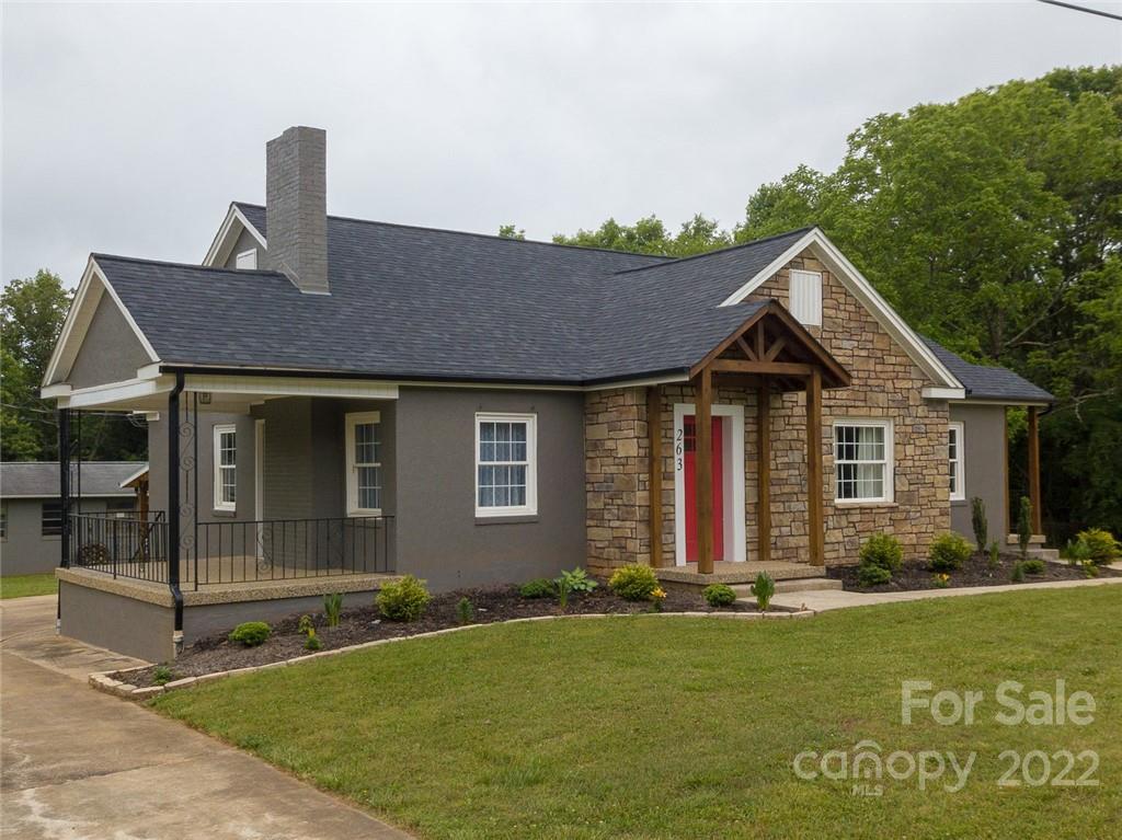263 McCrary Place Lenoir, NC 28645 - Photo 31 of 40 a front view of a house with a yard