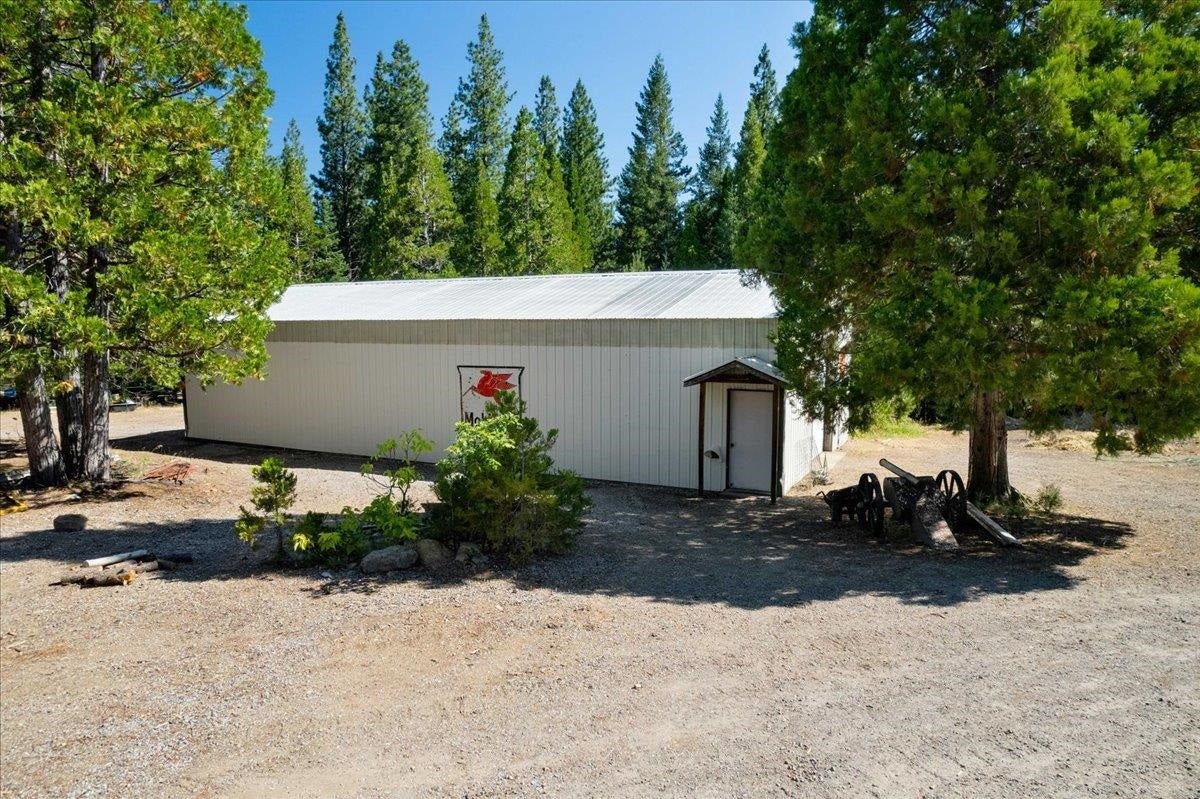 4140 Columbine Road Weed, CA 96094 - Photo 8 of 41 Gallery Image 8