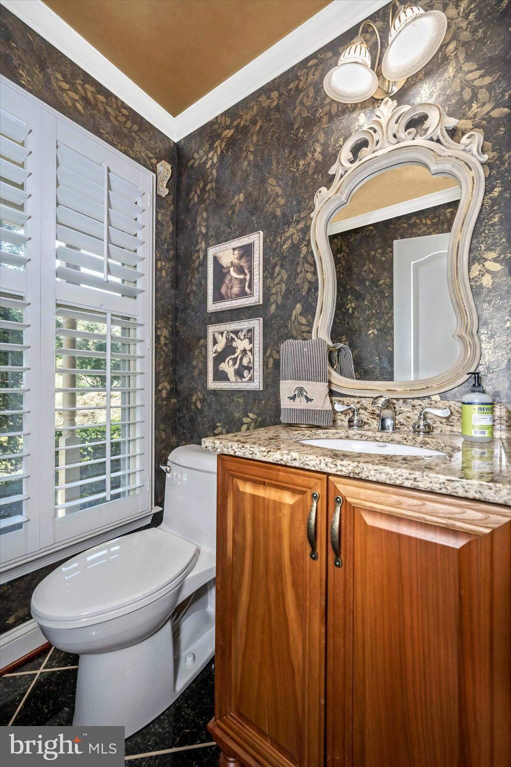 23307 Woodfield Road Gaithersburg, MD 20882 - Photo 22 of 52 Main Level Powder Room