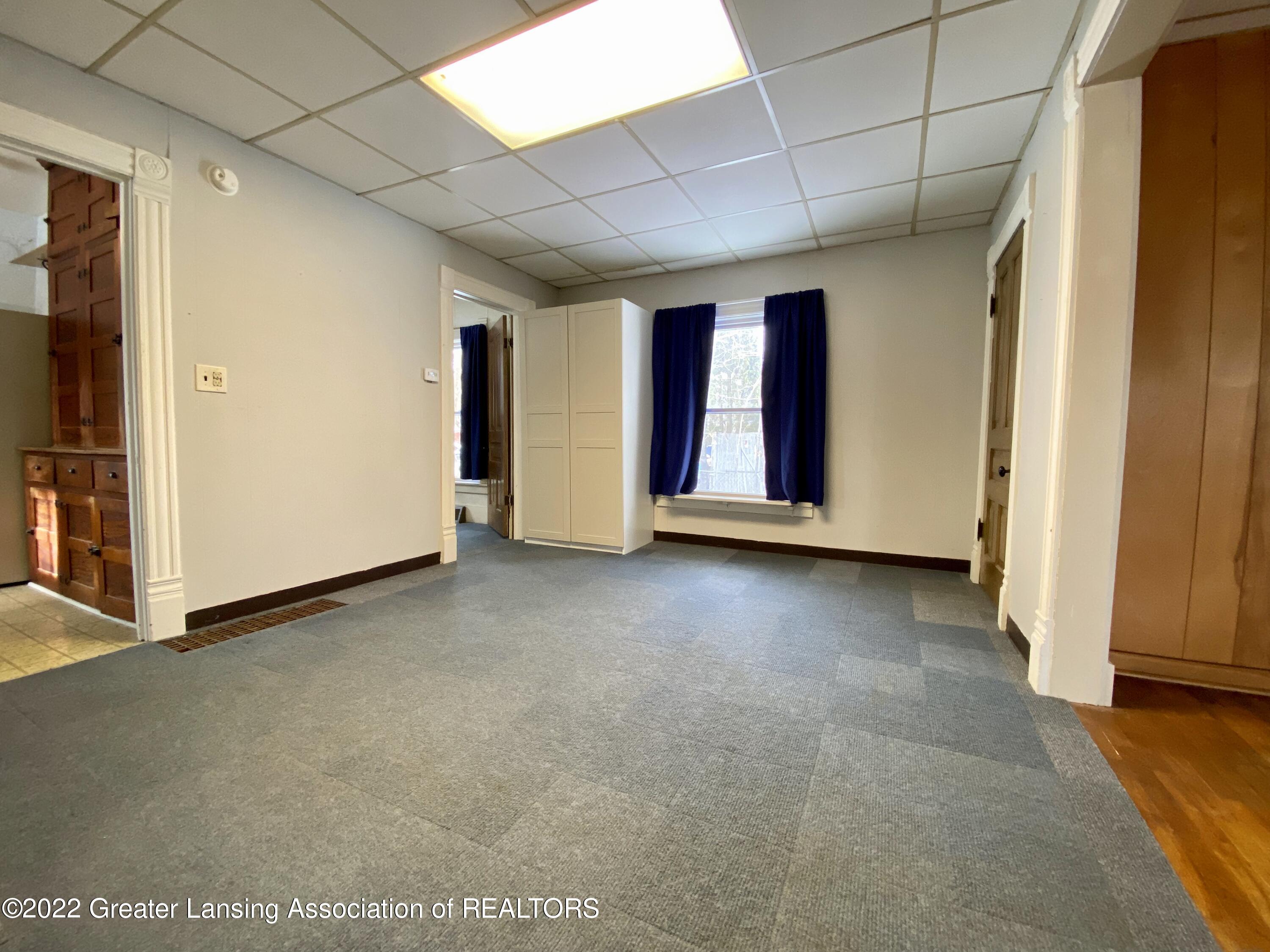 2510 Pleasant Grove Road Lansing, MI 48910 - Photo 13 of 31 dining room