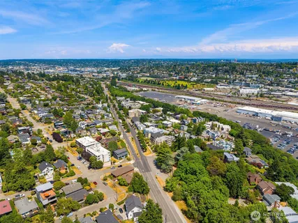 $1,250,000 | 2600 West Howe Street, Seattle, WA 98199