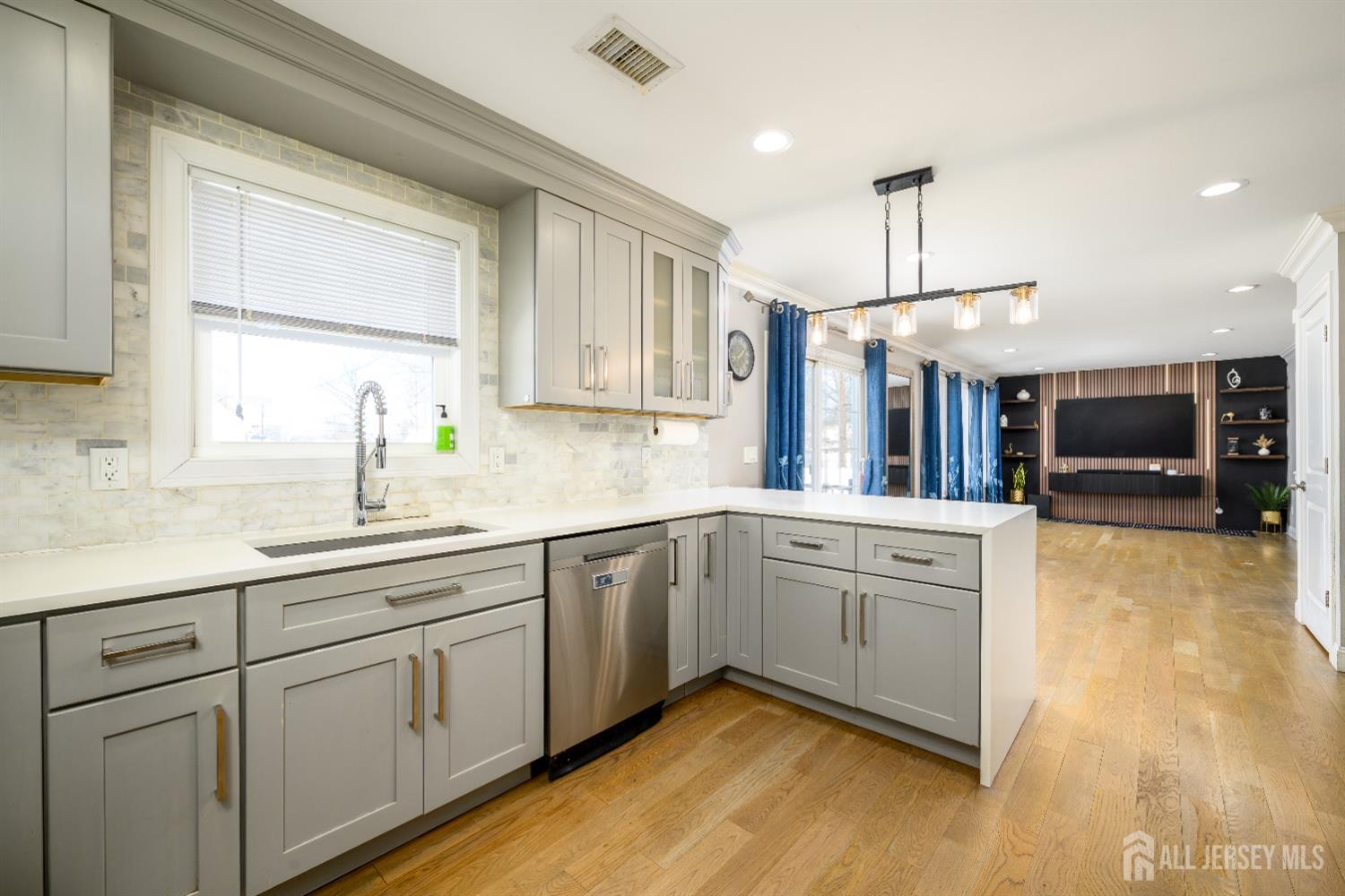 111 Remsen Avenue Avenel, NJ 07001 - Photo 18 of 55