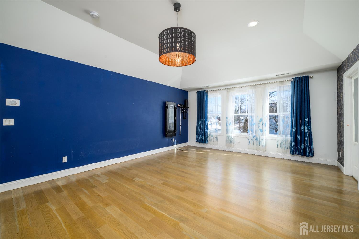 111 Remsen Avenue Avenel, NJ 07001 - Photo 36 of 55