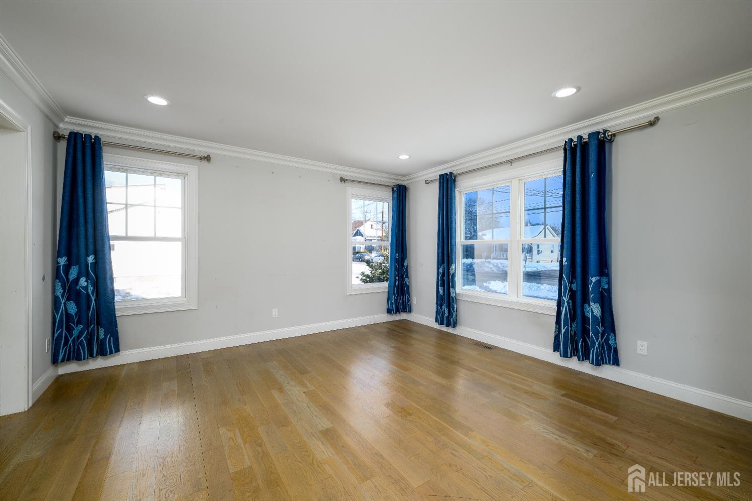 111 Remsen Avenue Avenel, NJ 07001 - Photo 5 of 55