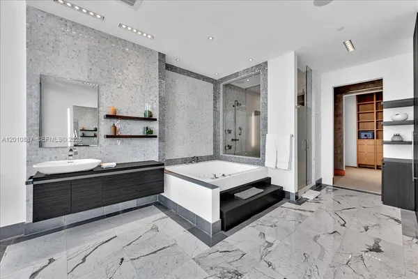 $29,000 | 200 Biscayne Blvd Way, Unit PH5401, Miami, FL 33131