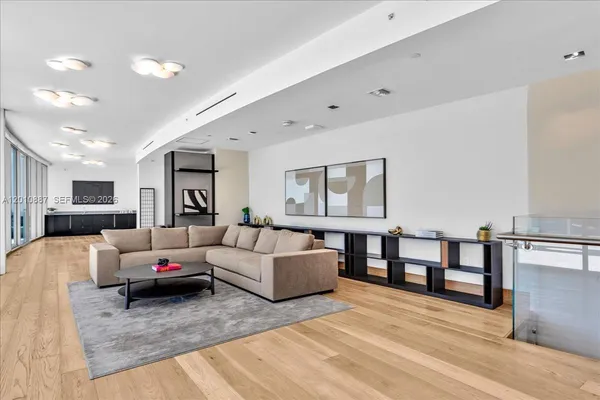 $29,000 | 200 Biscayne Blvd Way, Unit PH5401, Miami, FL 33131