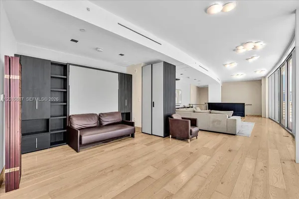 $29,000 | 200 Biscayne Blvd Way, Unit PH5401, Miami, FL 33131