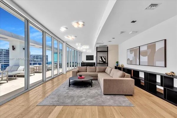 $29,000 | 200 Biscayne Blvd Way, Unit PH5401, Miami, FL 33131