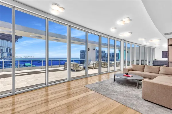 $29,000 | 200 Biscayne Blvd Way, Unit PH5401, Miami, FL 33131