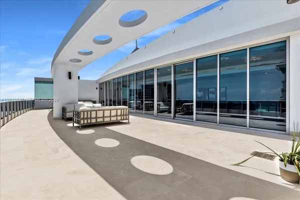 $29,000 | 200 Biscayne Blvd Way, Unit PH5401, Miami, FL 33131