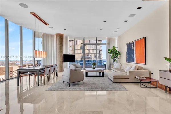 $29,000 | 200 Biscayne Blvd Way, Unit PH5401, Miami, FL 33131