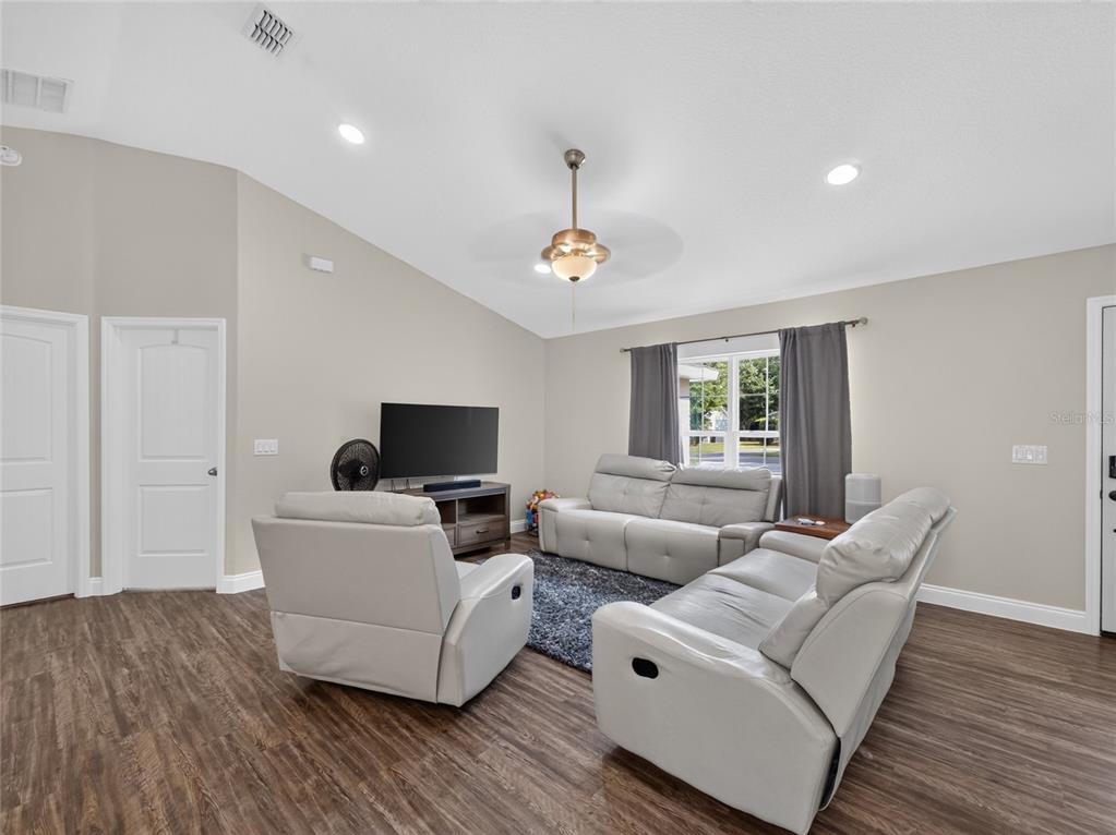 217 Valencia Road DeBary, FL 32713 - Photo 4 of 24 Gallery Image 4