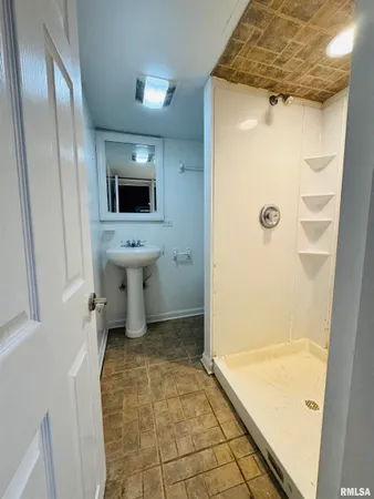 $85,900 | 713 West Calhoun Street, Macomb, IL 61455