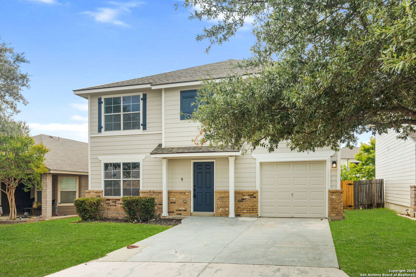 5015 Badland Beacon Converse, TX 78109 - Photo 23 of 23 front view of house with a yard