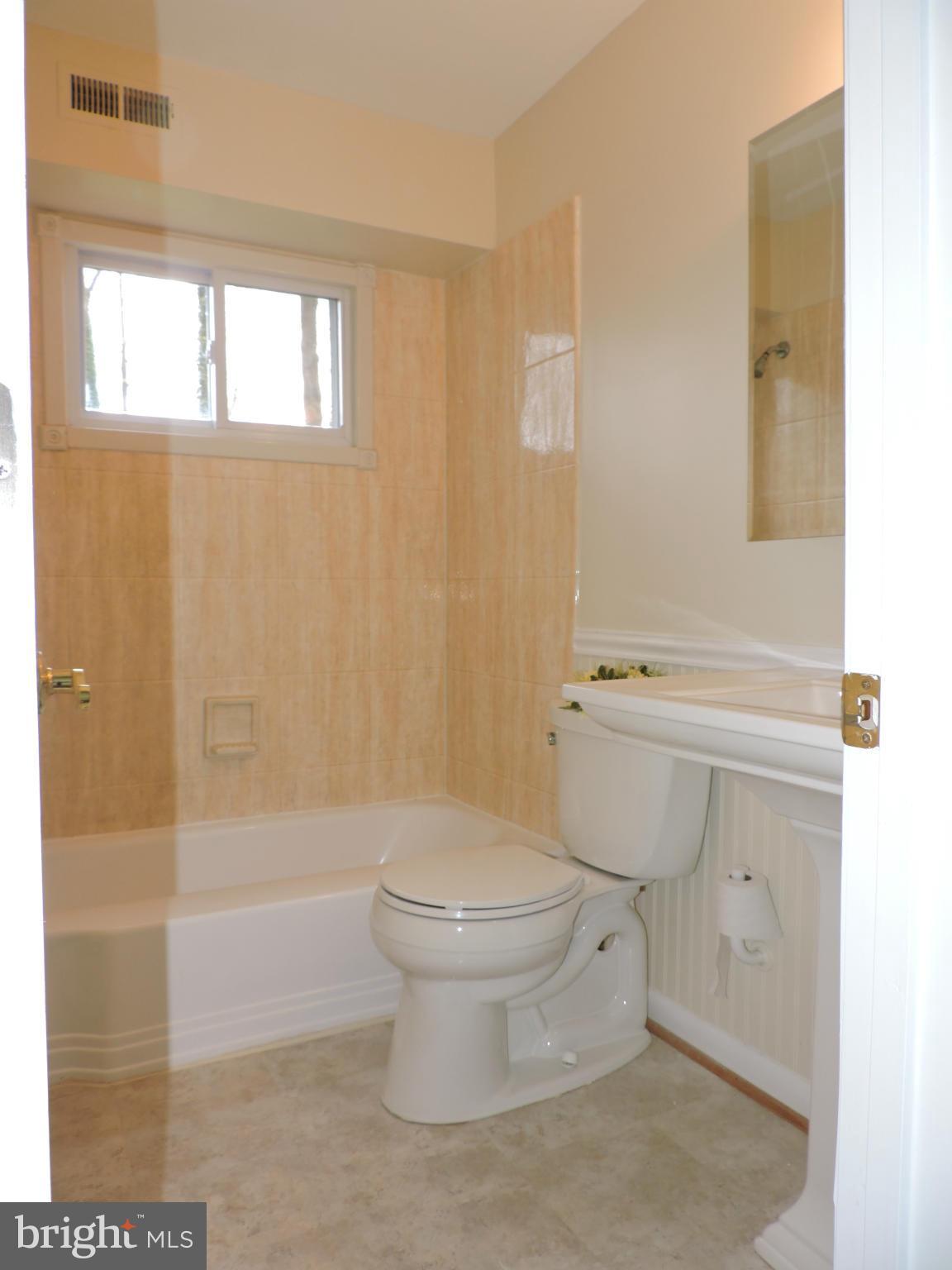 6400 Rockhurst Road Bethesda, MD 20817 - Photo 8 of 26 Bath