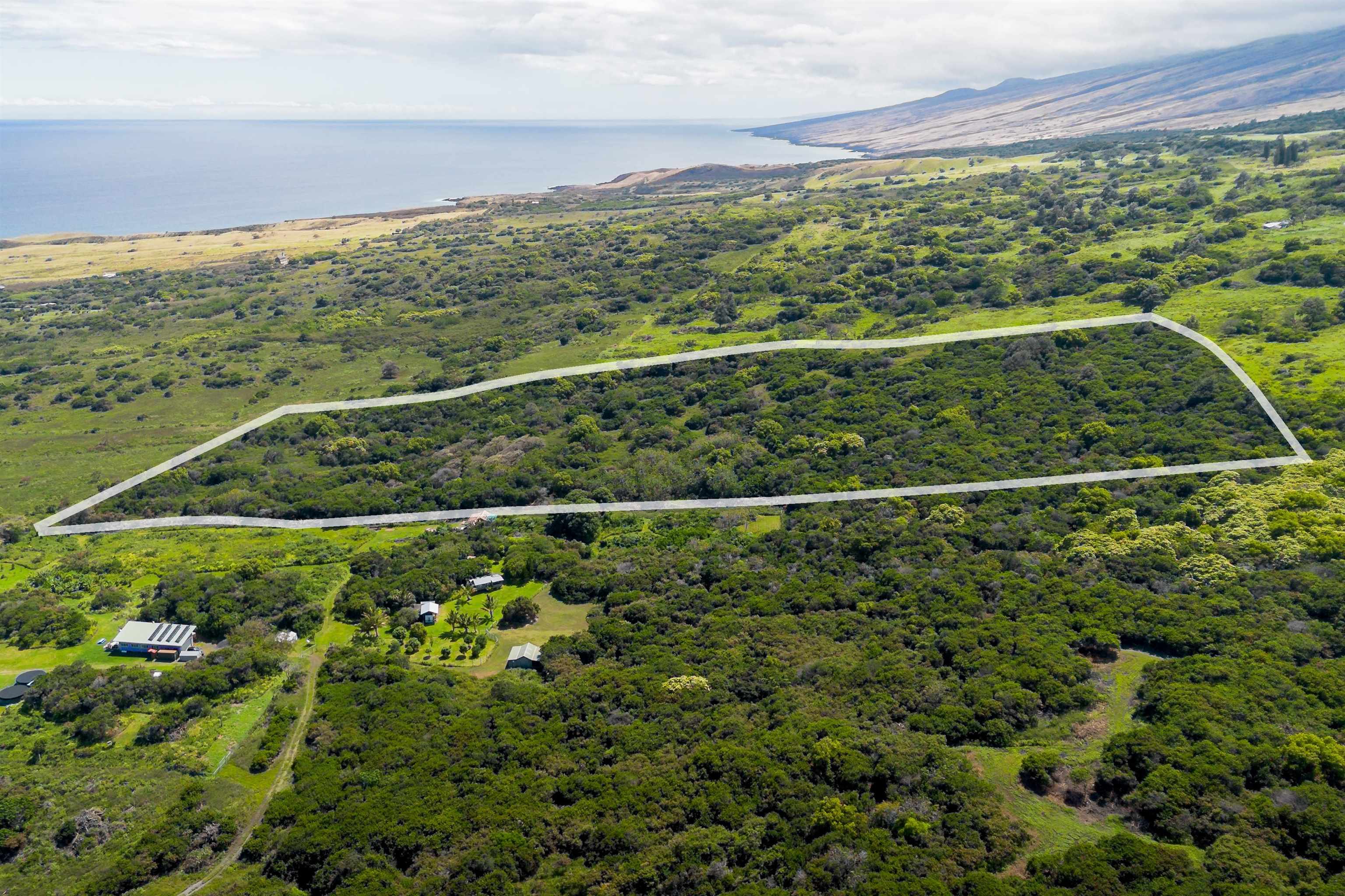 0 Kaupo Gap Road Hana, HI 96713 - Photo 3 of 9 a view of a field with an outdoor space