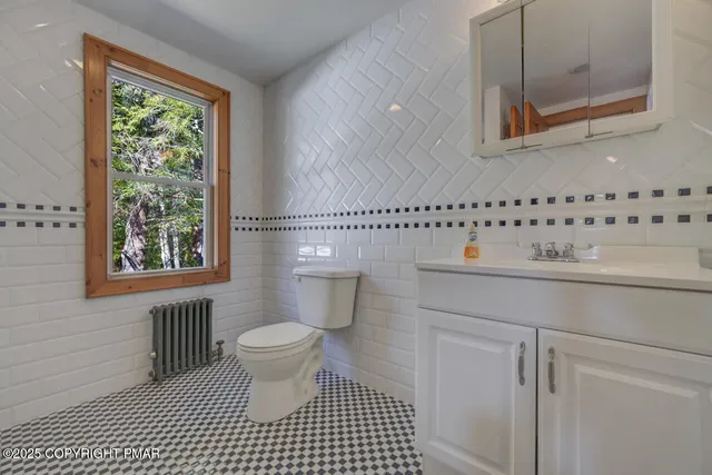 $1,279,000 | 1015 Highway 390, Greentown, PA 18426