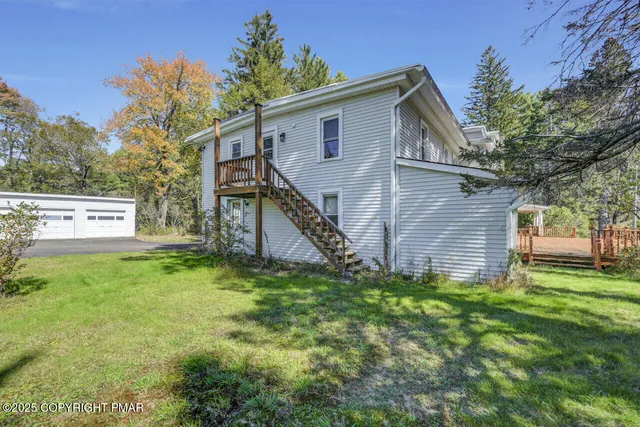 $1,279,000 | 1015 Highway 390, Greentown, PA 18426