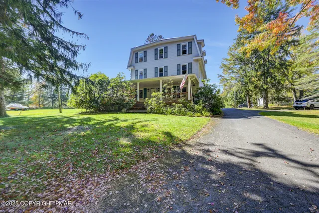 $1,279,000 | 1015 Highway 390, Greentown, PA 18426