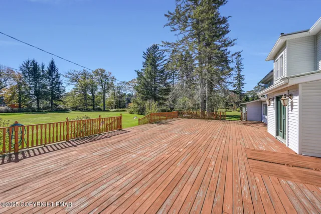 $1,279,000 | 1015 Highway 390, Greentown, PA 18426