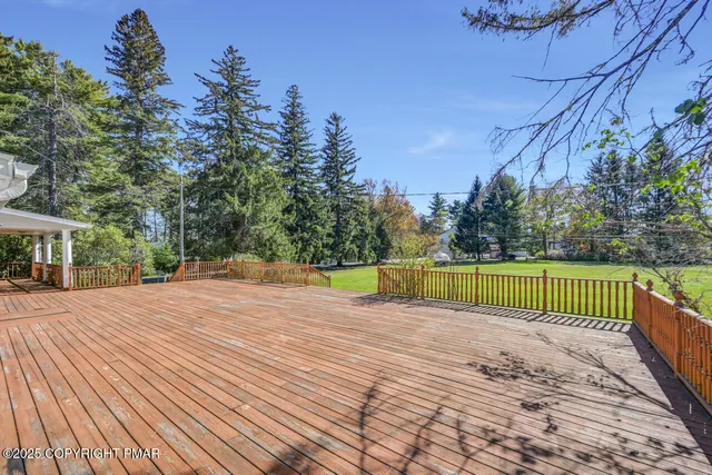 $1,279,000 | 1015 Highway 390, Greentown, PA 18426