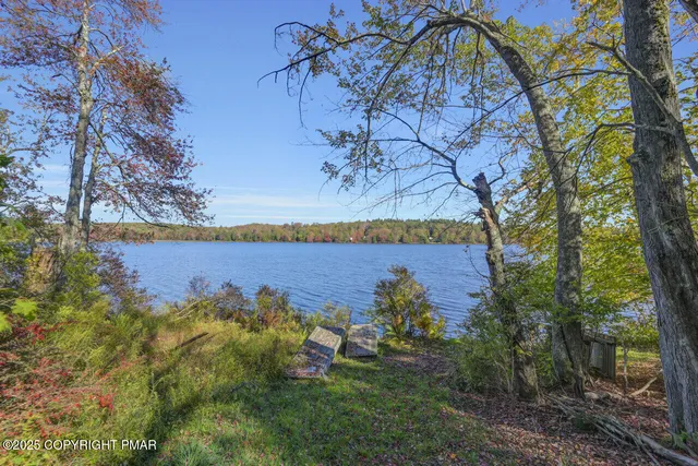 $1,279,000 | 1015 Highway 390, Greentown, PA 18426