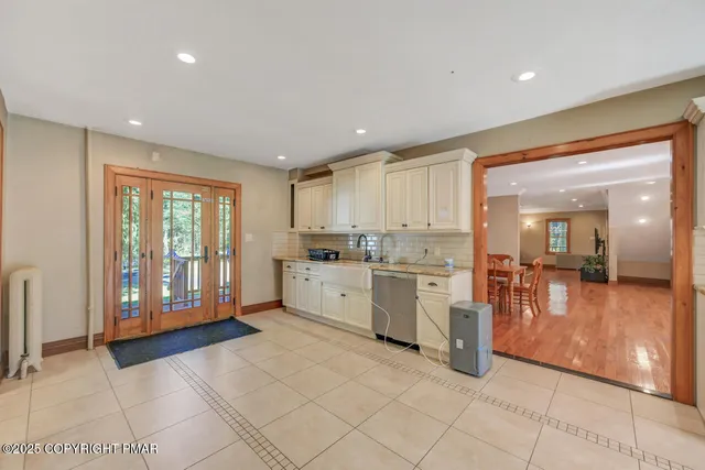 $1,279,000 | 1015 Highway 390, Greentown, PA 18426