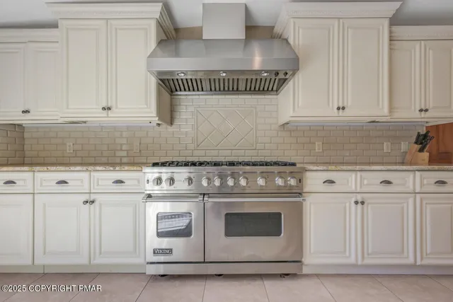 $1,279,000 | 1015 Highway 390, Greentown, PA 18426