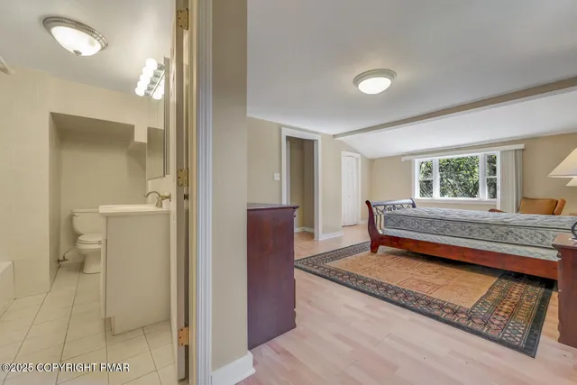 $1,279,000 | 1015 Highway 390, Greentown, PA 18426