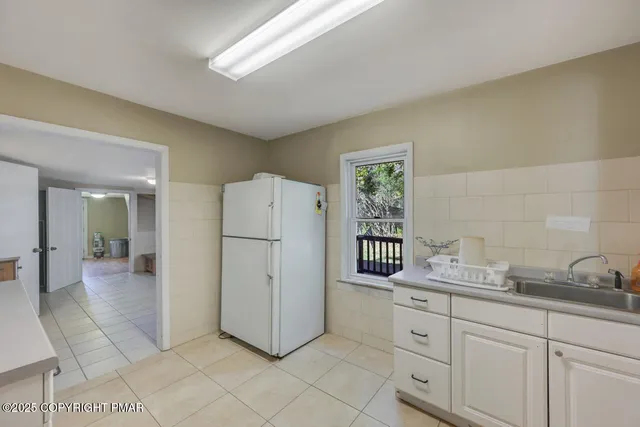 $1,279,000 | 1015 Highway 390, Greentown, PA 18426