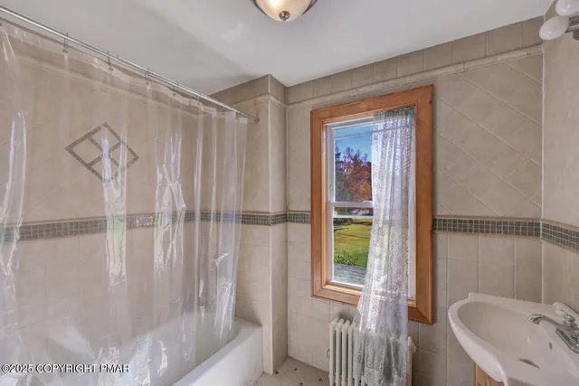 $1,279,000 | 1015 Highway 390, Greentown, PA 18426