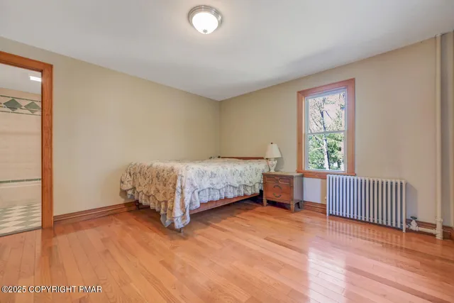 $1,279,000 | 1015 Highway 390, Greentown, PA 18426