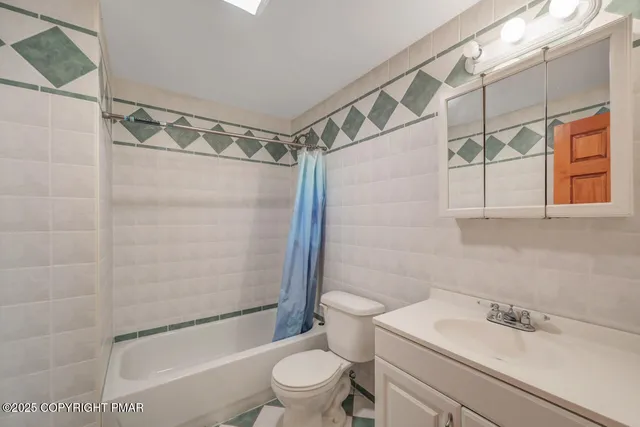 $1,279,000 | 1015 Highway 390, Greentown, PA 18426