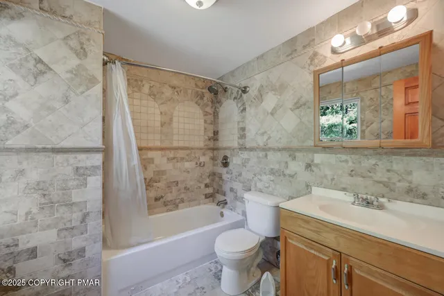 $1,279,000 | 1015 Highway 390, Greentown, PA 18426